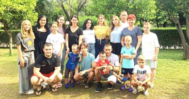 Сім'ї Бобкіних і Мартиненків в евакуації в Туреччині