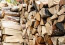 Які дрова обрати для опалення будинку, а які не варто використовувати?