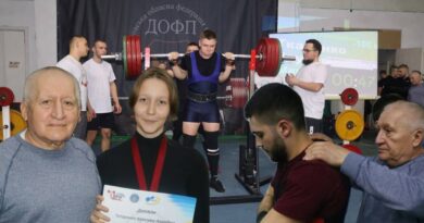 Незламна Межівщина: паверліфтери ДЮСШ завоювали 3 медалі на Кубку Дніпропетровщини