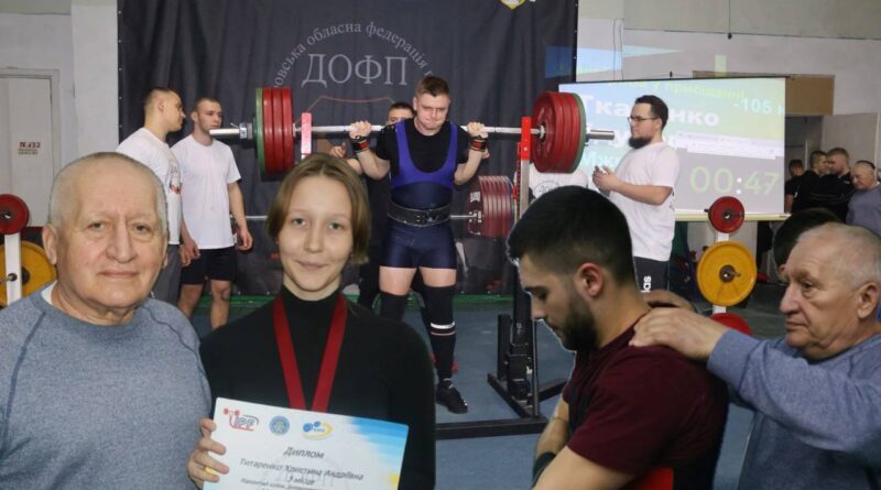 Незламна Межівщина: паверліфтери ДЮСШ завоювали 3 медалі на Кубку Дніпропетровщини