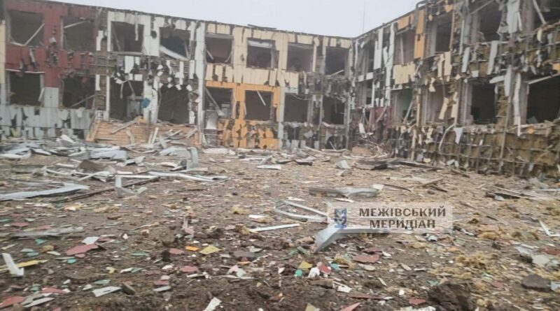 Росія вдарила по Межівському ліцею №1: зруйновано найбільший освітній заклад громади, де вчилися 450 дітей (ФОТО)