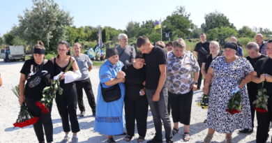 Межівська громада провела в останню путь свого Героя: Сергія Мотрія поховали у Дніпрі